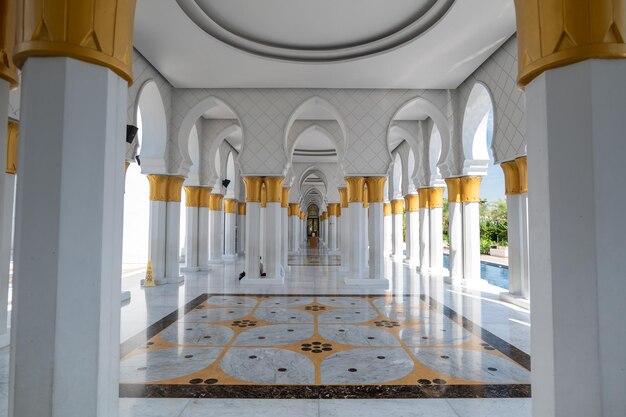 Foto la mezquita sheikh zayed en solo surakarta en indonesia