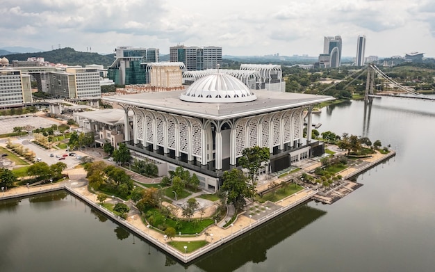 Mezquita tuanku mizan zainal abidin en putrajaya