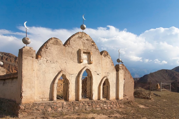 Mezquita vieja en la montaña