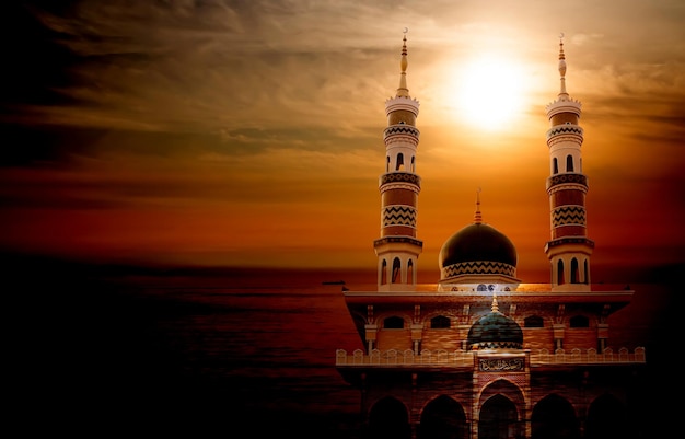 Mezquitas Cúpula y Luna en el crepúsculo nocturno Cielo rojo oscuro FondoSilueta Arquitectura Minarete Islam Musulmán Muharram Mubarak Religión SímbolosRamadánEid AlAdhaEid AlfitrAño Nuevo Muharram concepto