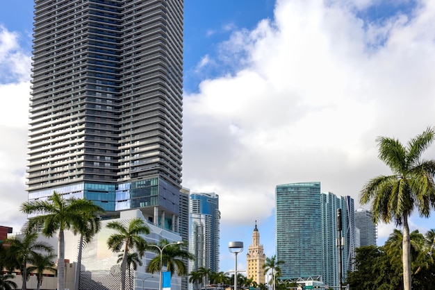 Miami Downtown Financial Skyline und Business-Einkaufszentrum in der Nähe von Biscayne Bay und South Beach