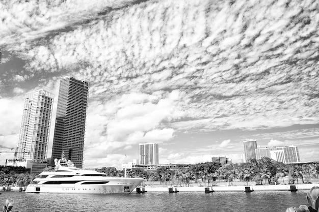 Miami-Luxusyacht im Dock