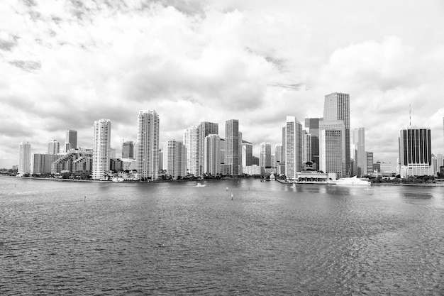 Miami Seascape con rascacielos en el centro de Bayside