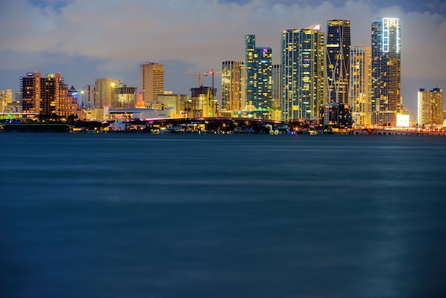 Miami Wolkenkratzer in der Nacht South Beach Miami Night Downtown