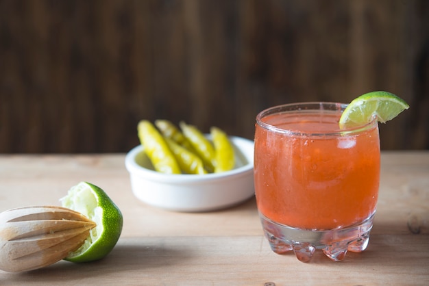 Michelada, cocktail mexicano