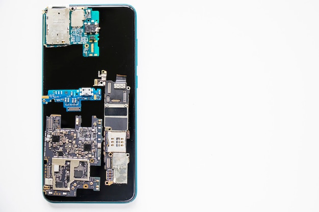 Microchip de procesador isométrico de placa base electrónica de personas y tecnologías de comunicación digital de teléfonos móviles