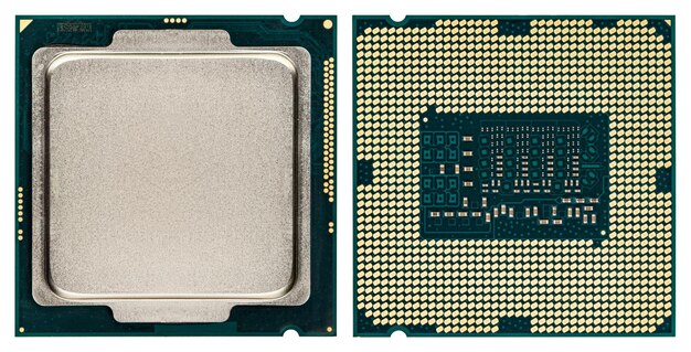 Microchip de la unidad de procesamiento central de la CPU aislado en fondo blanco