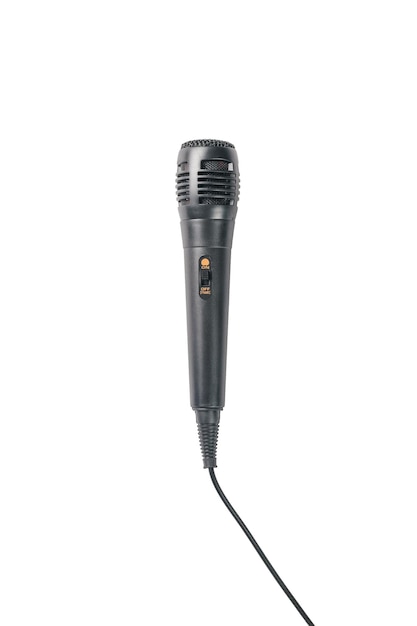 Microfone com fio clássico isolado em um fundo branco