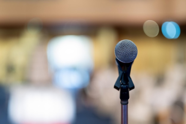 Microfone na conferência de orador do palco