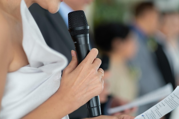 Microfone no palco, alto-falante, conferência