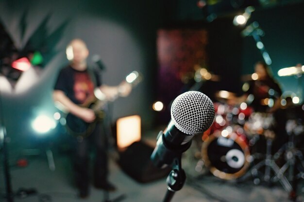 Foto micrófono en el estudio de grabación