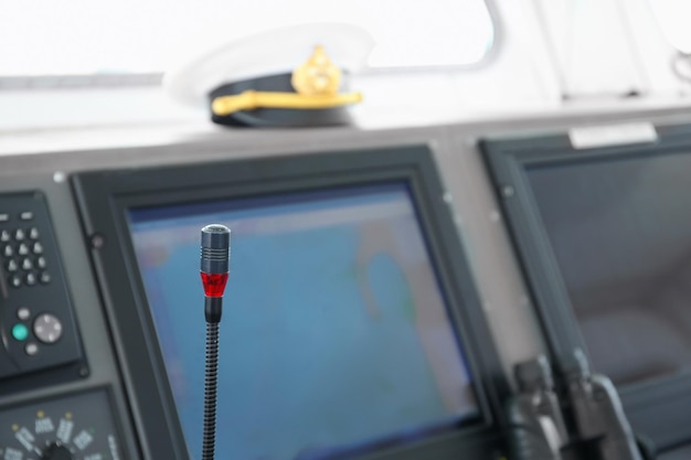 Micrófono del panel de control de la nave en el puente del capitán
