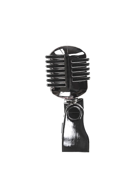 Foto micrófono vintage aislado sobre fondo blanco