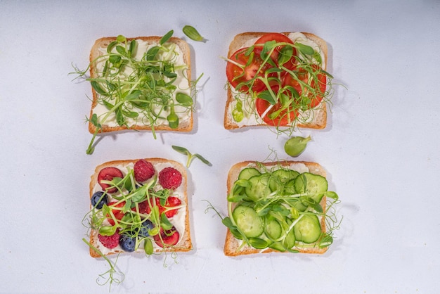Microgreen-Sandwiches mit Gemüse und Obst
