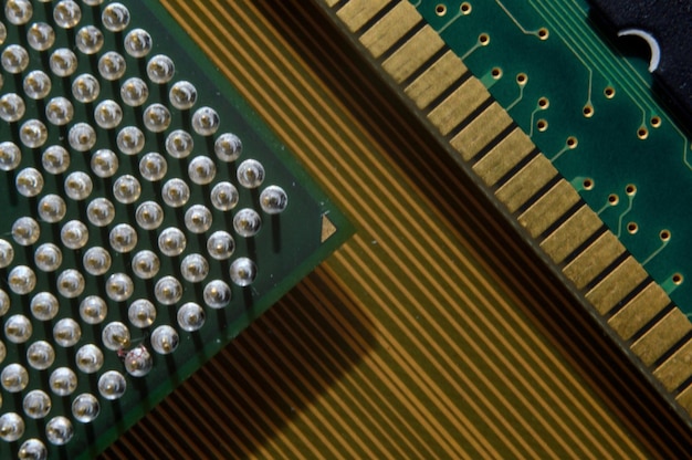 Microprocesador en el fondo del microcircuito de la placa base