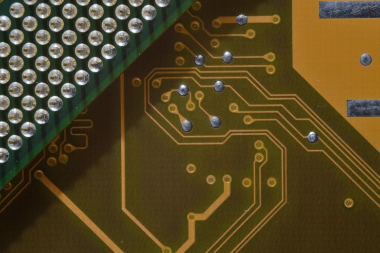 Foto microprocesador en el fondo del microcircuito de la placa base