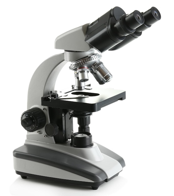 Microscopio aislado en blanco