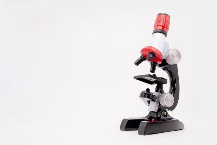 Foto microscópio infantil em um fundo branco