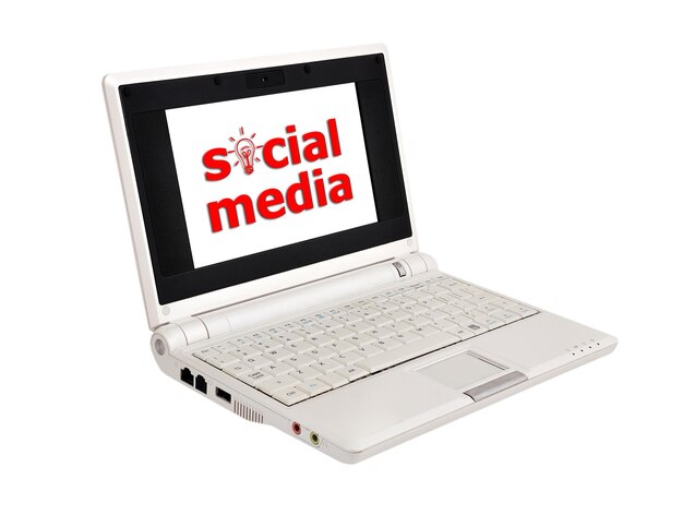 Mídias sociais no laptop
