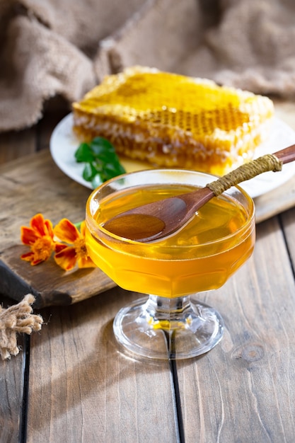 Miel de abeja dulce