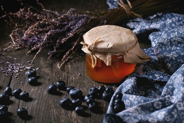 Miel, arándanos y lavanda.