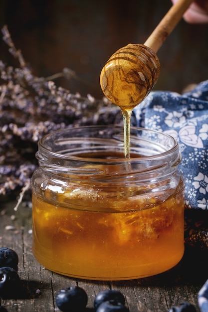 Miel, arándanos y lavanda.