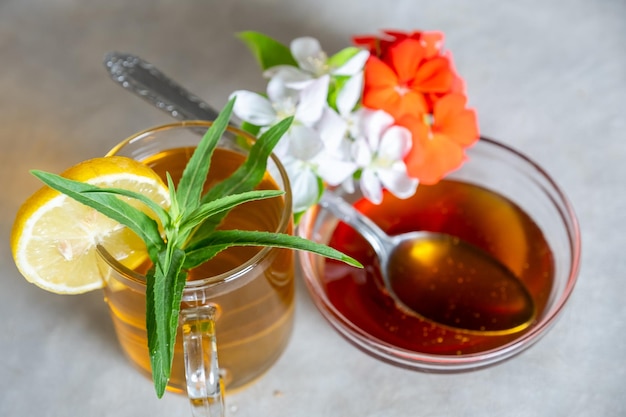 Miel natural con rosas y cítricos