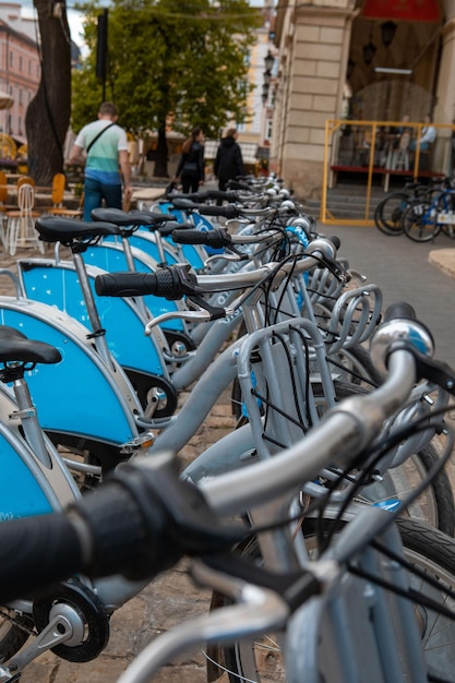 Mieten Sie einen Fahrradparkplatz im Stadtzentrum mit modernen Verkehrsmitteln