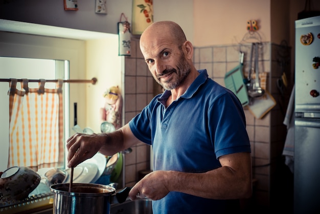 Miggle Alter Mann Kochen