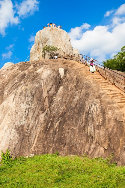 Mihintale Aradhana Gala o Meditación Rock en la antigua ciudad de Mihintale cerca de Anuradhapura, Sri Lanka