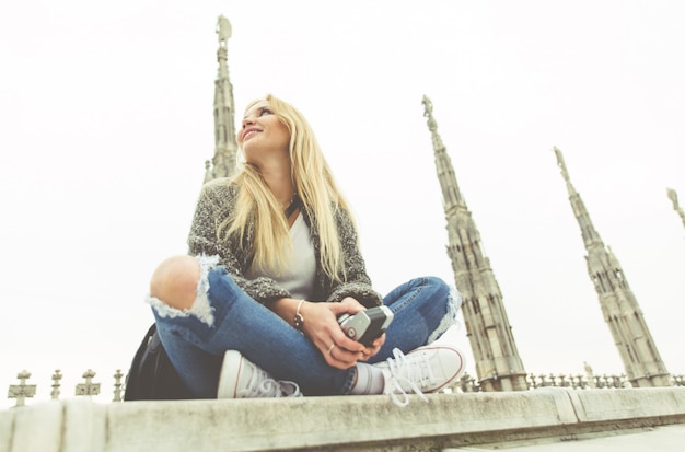 Milan, Frau auf Ausflug auf der Spitze des Doms