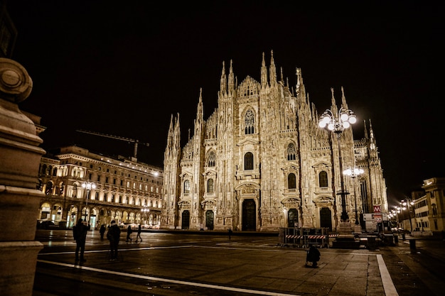 Milán en la plaza principal del Duomo