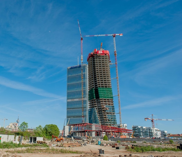 Milano italia abril 2016 Nuevo edificio distrito tres torres dedicadas a funciones direccionales