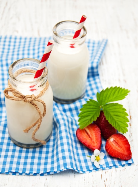 Milch und Erdbeeren