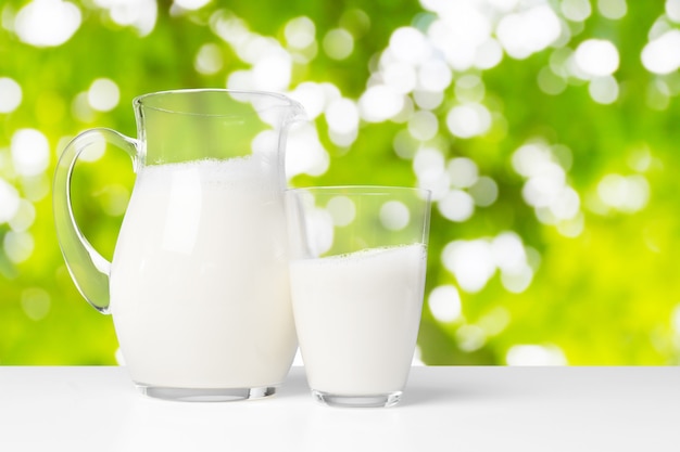 Milch und Grünfläche