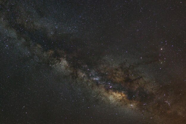 Milchstraßengalaxie mit Sternen und Weltraumstaub im Universum hautnah