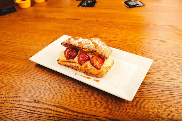 Milhojas de hojaldre con frambuesas fresas