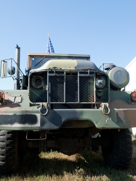 Foto militärfahrzeug auf der rocky mountain airshow in broomfield, colorado.