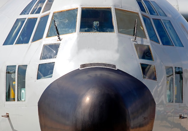 Militärflugzeugfrontcockpit