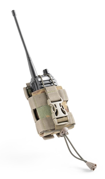 Militärfunkgerät in taktischer Tasche in Multicam-Tarnung. Militärische Ausrüstung, Walkie-Talkie