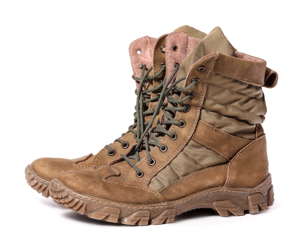 Militärstiefel auf weiß