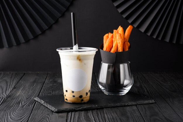 Milk Bubble Tea mit Tapioka und mit Süßkartoffeln