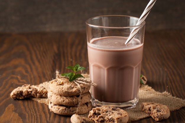 Milk-shake de chocolate em um copo