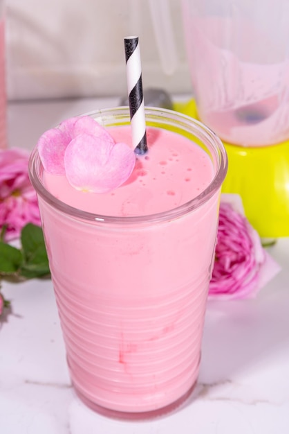 Foto milk-shake de flor de rosa