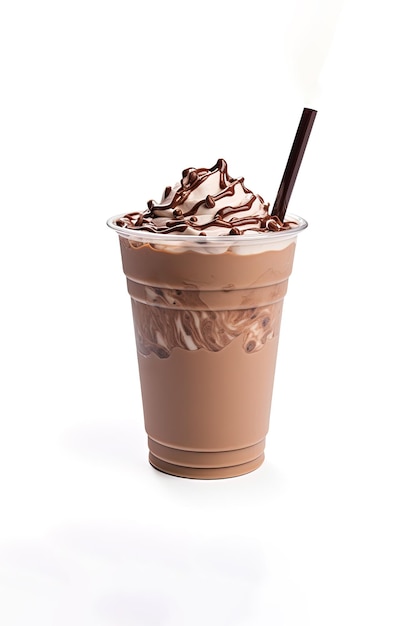Milkshake de chocolate en taza de plástico para llevar aislado sobre un fondo blanco