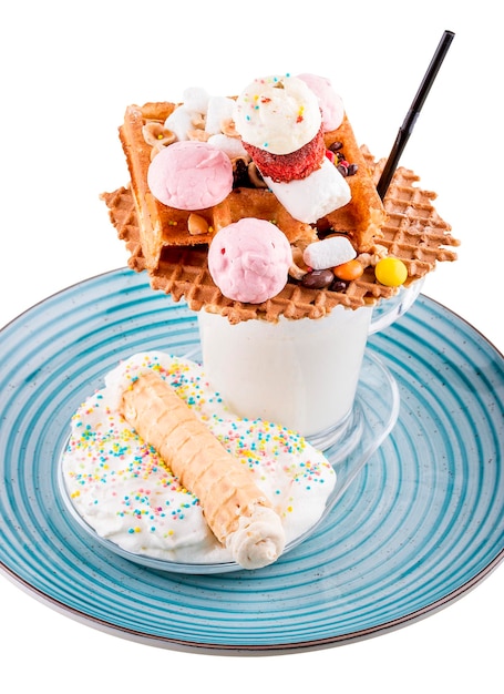 Milkshake extremo Overshake Milk Freakshake com waffles e doces