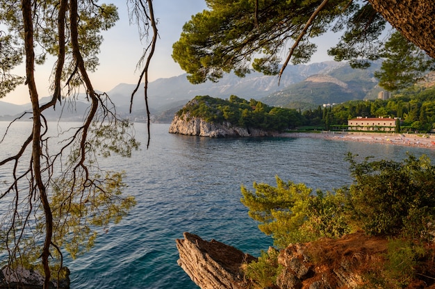 Milocer park junto a sveti stefan al atardecer budva riviera coast montenegro