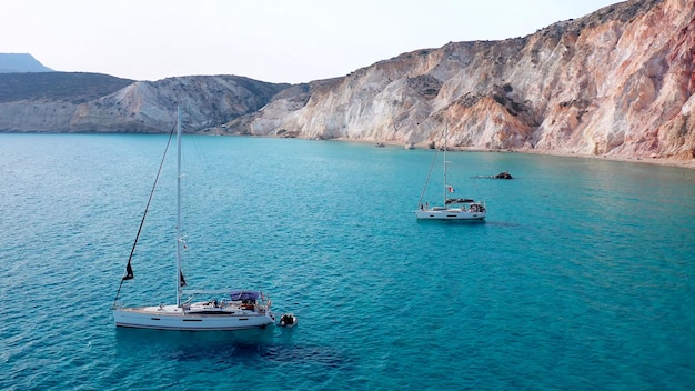 Milos é uma ilha vulcânica no Mar Egeu Grécia