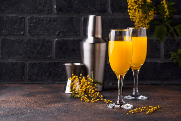 Mimosencocktail mit Orangensaft