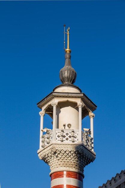 Minarete de uma mesquita de estilo otomano